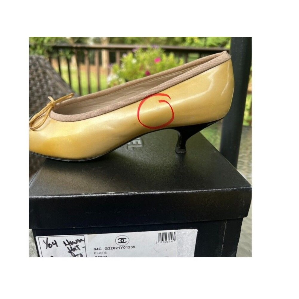 Vintage 1990s Chanel Patent Leather Cap-Toe Kitten Heels Gold Black  41 - Picture 11 of 16